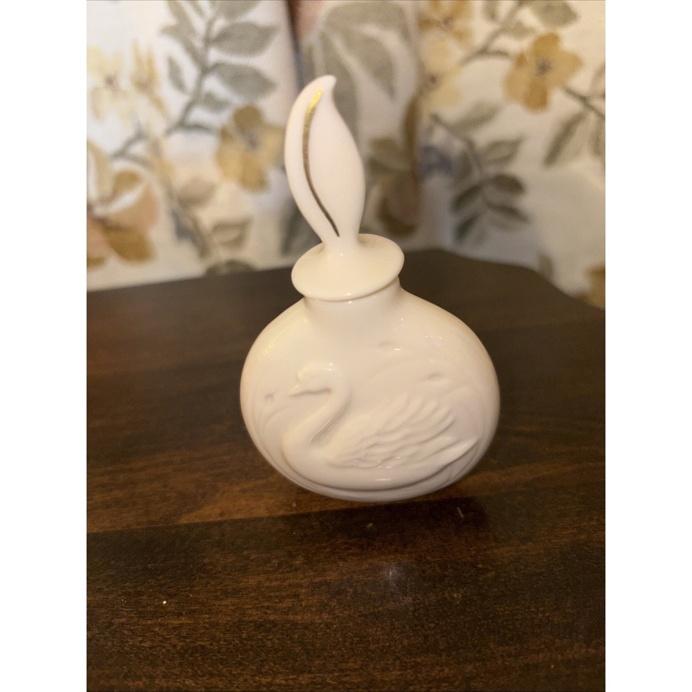 Lenox Swan Perfume Snuff Bottle with Leaf Stopper, 3.5" x 2.25" Vintage